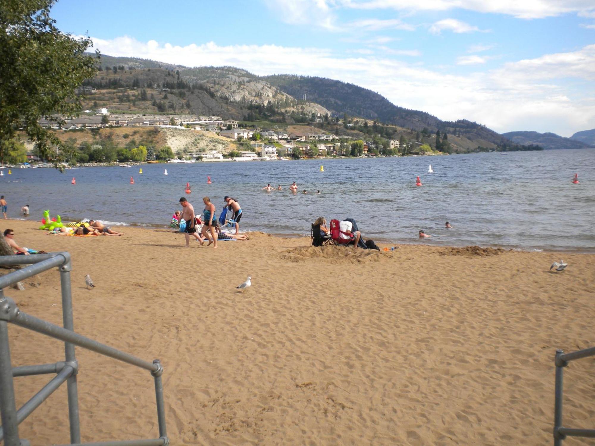 Holiday House Motel Penticton Extérieur photo