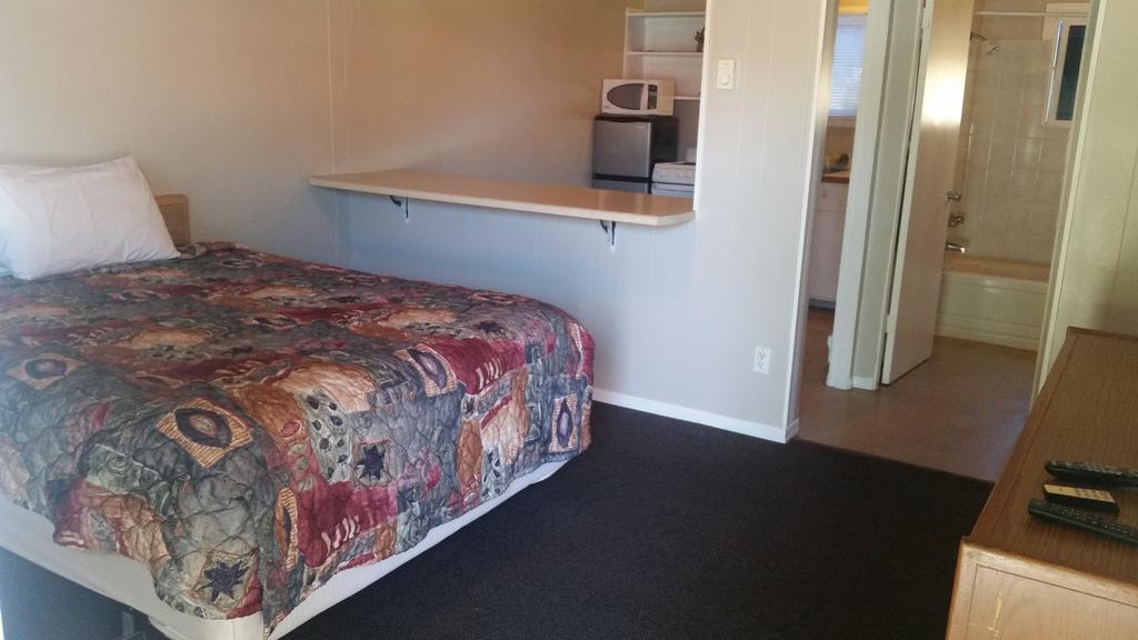 Holiday House Motel Penticton Extérieur photo