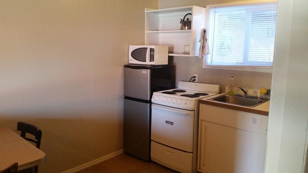 Holiday House Motel Penticton Extérieur photo