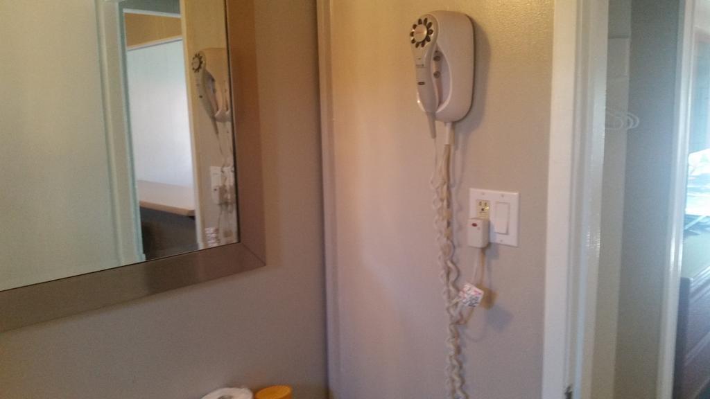 Holiday House Motel Penticton Extérieur photo