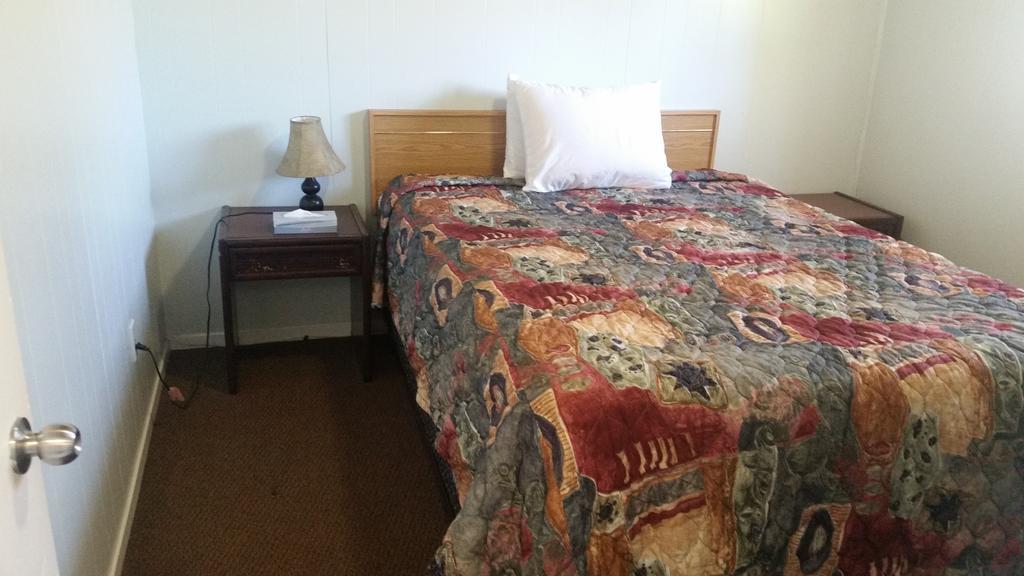 Holiday House Motel Penticton Extérieur photo