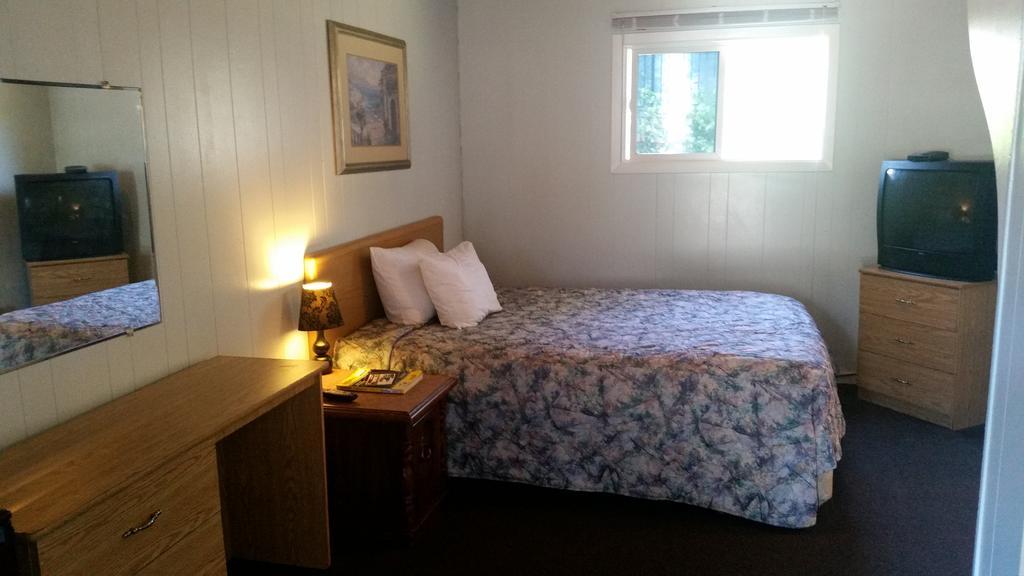 Holiday House Motel Penticton Extérieur photo