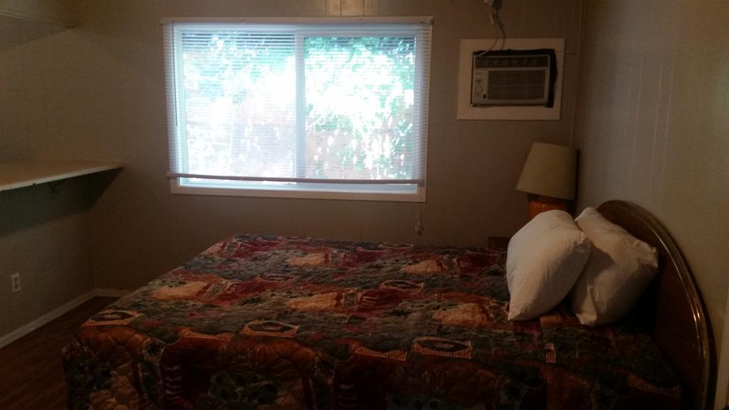 Holiday House Motel Penticton Extérieur photo