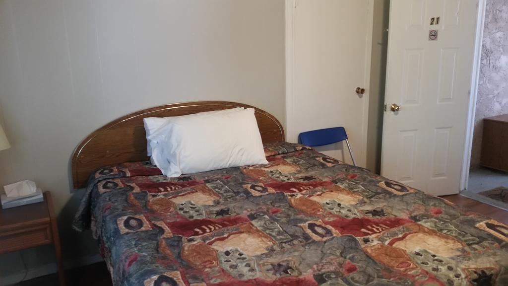 Holiday House Motel Penticton Extérieur photo