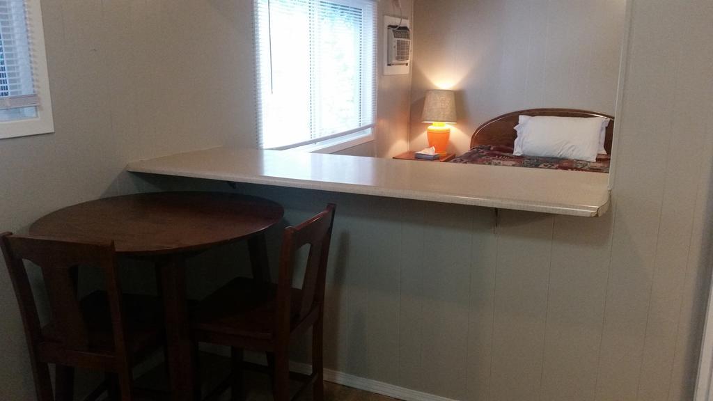 Holiday House Motel Penticton Extérieur photo