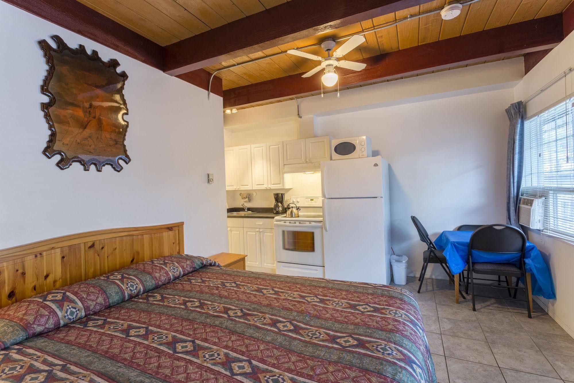 Holiday House Motel Penticton Extérieur photo
