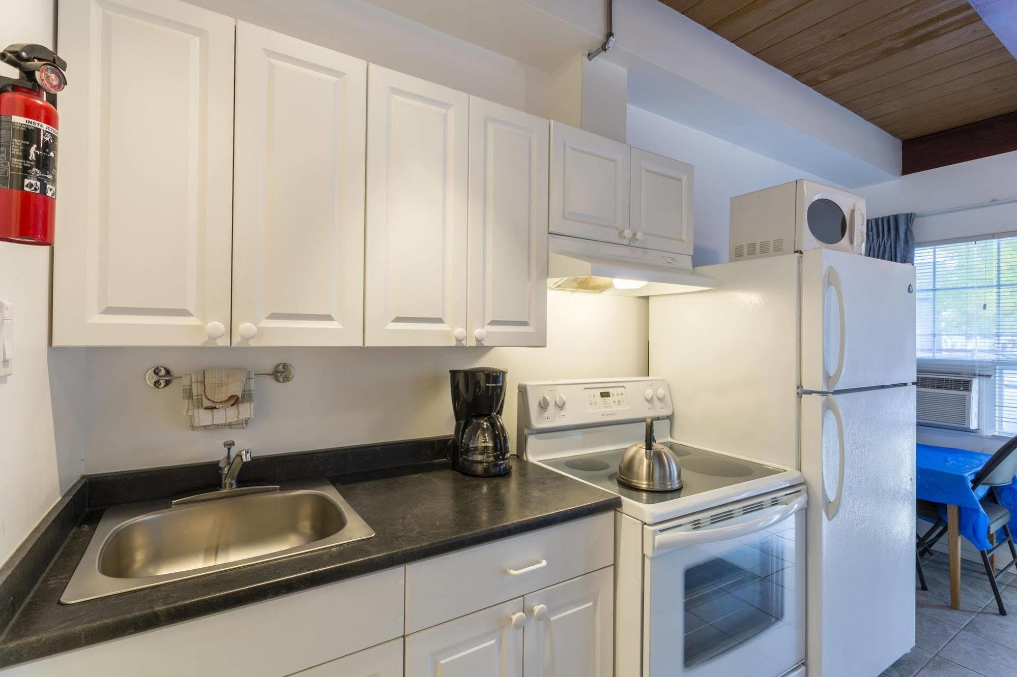 Holiday House Motel Penticton Extérieur photo