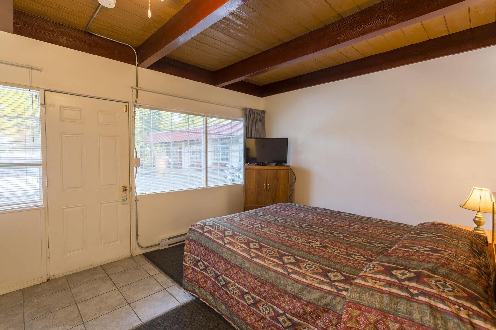 Holiday House Motel Penticton Extérieur photo